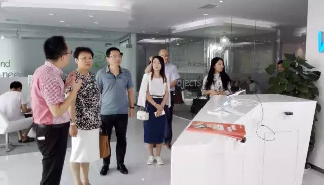 東方龍商務陪同寧波甬嘉恒業(yè)集團實地考察全球性跨境電商投資選址項目,推動雙方項目合作 東方龍商務陪同寧波甬嘉恒業(yè)集團實地考察全球性跨境電商投資選址項目,推動雙方項目合作