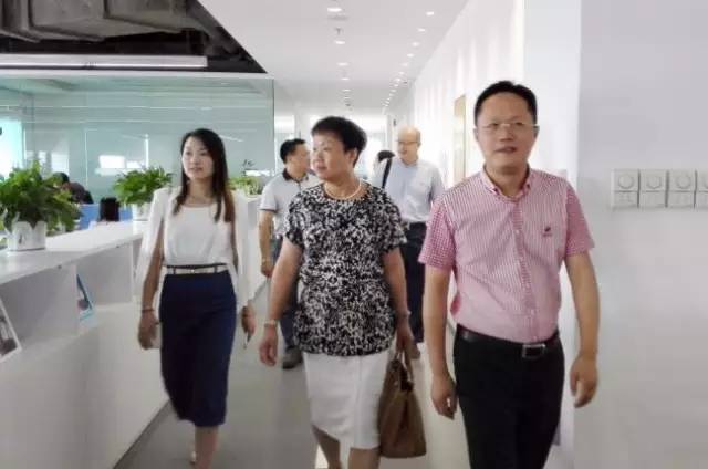 東方龍商務陪同寧波甬嘉恒業(yè)集團實地考察全球性跨境電商投資選址項目,推動雙方項目合作 東方龍商務陪同寧波甬嘉恒業(yè)集團實地考察全球性跨境電商投資選址項目,推動雙方項目合作
