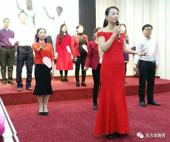 東方龍商務(wù)舉行2016年度總結(jié)表彰大會(huì)暨2017年會(huì)，同心同行，贏戰(zhàn)2017，共創(chuàng)輝煌！