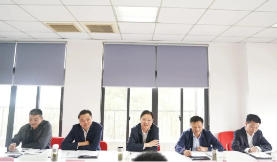 集團(tuán)成功舉行湖北孝感應(yīng)城市委托招商引資啟動會,強(qiáng)力助推四大重點產(chǎn)業(yè)創(chuàng)新轉(zhuǎn)型 集團(tuán)成功舉行湖北孝感應(yīng)城市委托招商引資啟動會,強(qiáng)力助推四大重點產(chǎn)業(yè)創(chuàng)新轉(zhuǎn)型