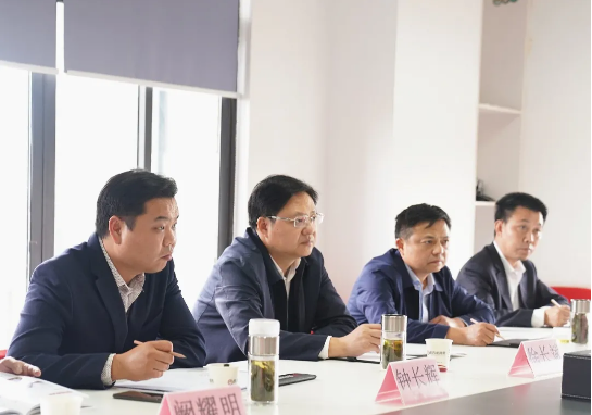 集團(tuán)成功舉行湖北孝感應(yīng)城市委托招商引資啟動會,強(qiáng)力助推四大重點產(chǎn)業(yè)創(chuàng)新轉(zhuǎn)型 集團(tuán)成功舉行湖北孝感應(yīng)城市委托招商引資啟動會,強(qiáng)力助推四大重點產(chǎn)業(yè)創(chuàng)新轉(zhuǎn)型