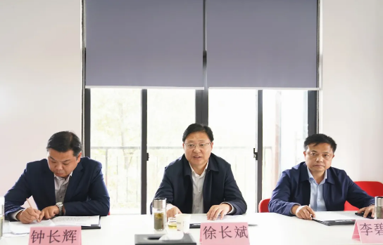 集團(tuán)成功舉行湖北孝感應(yīng)城市委托招商引資啟動會,強(qiáng)力助推四大重點產(chǎn)業(yè)創(chuàng)新轉(zhuǎn)型 集團(tuán)成功舉行湖北孝感應(yīng)城市委托招商引資啟動會,強(qiáng)力助推四大重點產(chǎn)業(yè)創(chuàng)新轉(zhuǎn)型