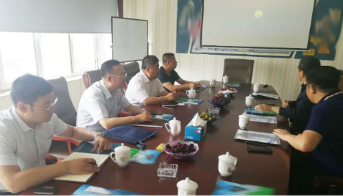 助推政府園區(qū)對接考察時尚橡膠雨鞋生產(chǎn)投資選址項目，強強聯(lián)合共推產(chǎn)業(yè)轉(zhuǎn)型