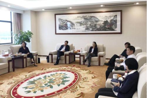 陪同政府園區(qū)對接考察高端包裝戶外型材投資選址項(xiàng)目，深化對接合作，推進(jìn)項(xiàng)目加快落地