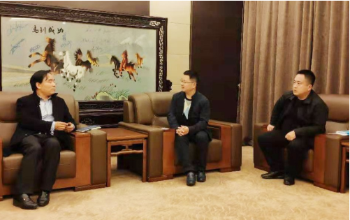 陪同政府園區(qū)前往新能源乘用車投資選址項(xiàng)目方對接考察，雙方交流項(xiàng)目合作模式