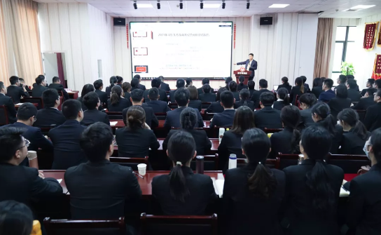 以“四輪驅(qū)動(dòng)”為核心，保持健康發(fā)展態(tài)勢(shì)！東方龍商務(wù)集團(tuán)4月份月度總結(jié)會(huì)圓滿(mǎn)舉行