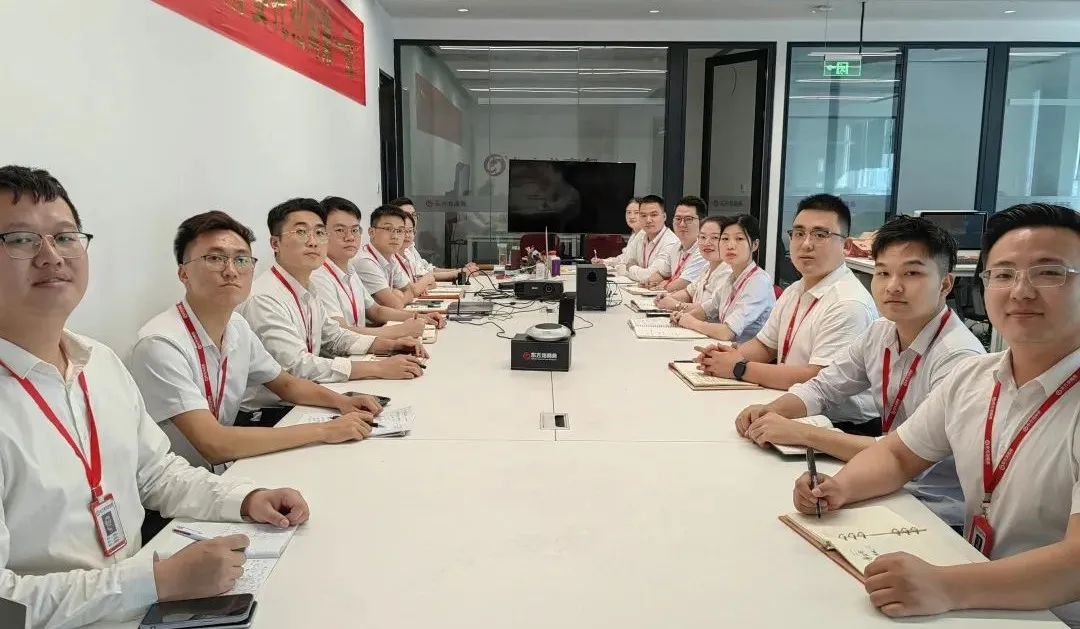 燃情征戰(zhàn)，決勝決戰(zhàn)下半年！東方龍商務(wù)集團成功舉行6-7月份月度總結(jié)會