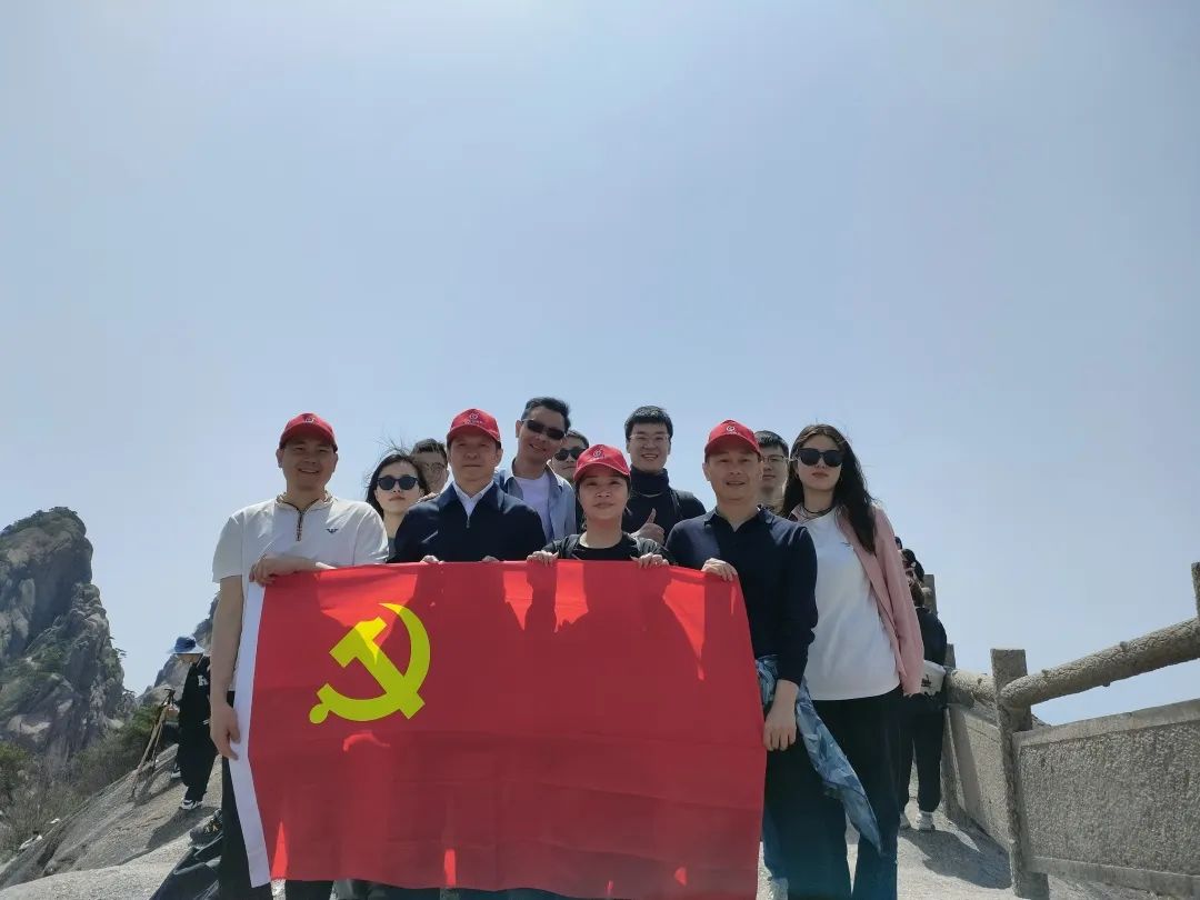 東方龍商務與春天有個約會！集團100余人赴安徽黃山“團建”，太嗨了！“奔跑二季度”——我們準備好了！