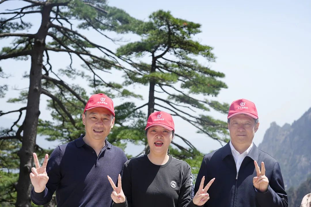 東方龍商務與春天有個約會！集團100余人赴安徽黃山“團建”，太嗨了！“奔跑二季度”——我們準備好了！