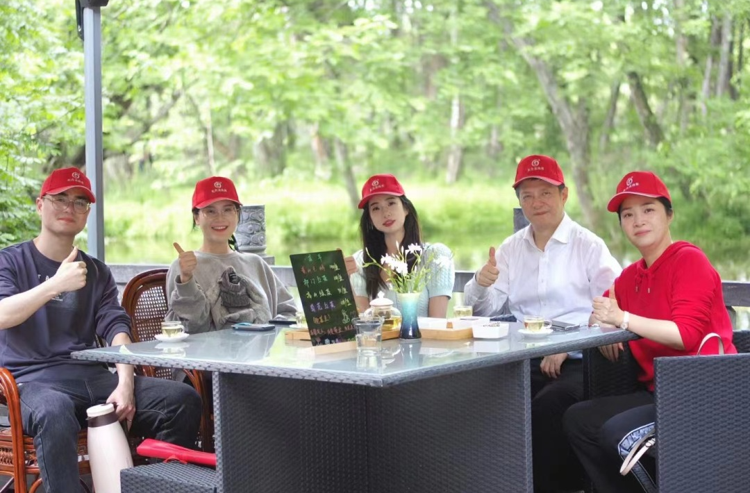 東方龍商務與春天有個約會！集團100余人赴安徽黃山“團建”，太嗨了！“奔跑二季度”——我們準備好了！