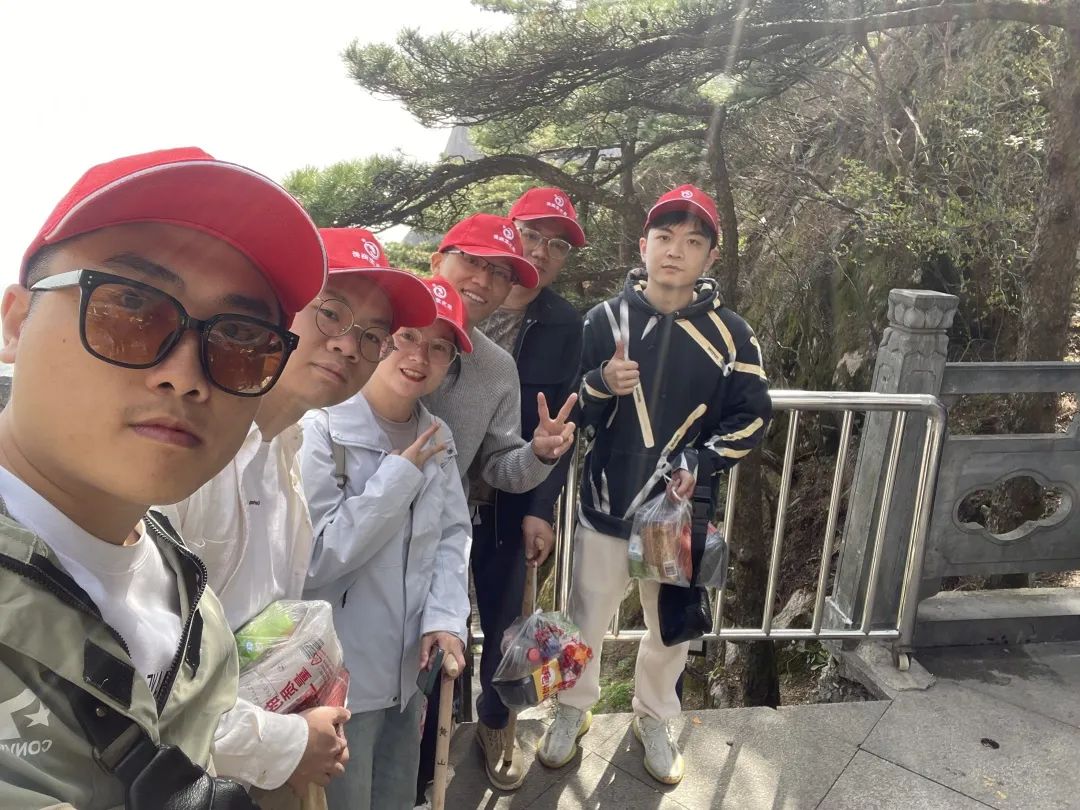 東方龍商務與春天有個約會！集團100余人赴安徽黃山“團建”，太嗨了！“奔跑二季度”——我們準備好了！