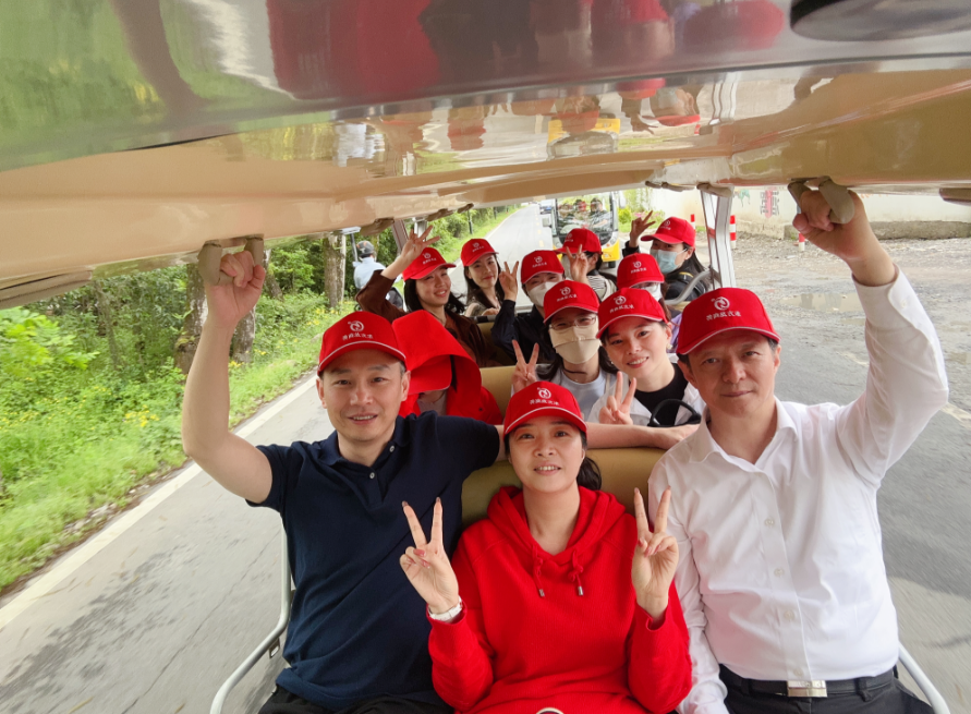 東方龍商務與春天有個約會！集團100余人赴安徽黃山“團建”，太嗨了！“奔跑二季度”——我們準備好了！