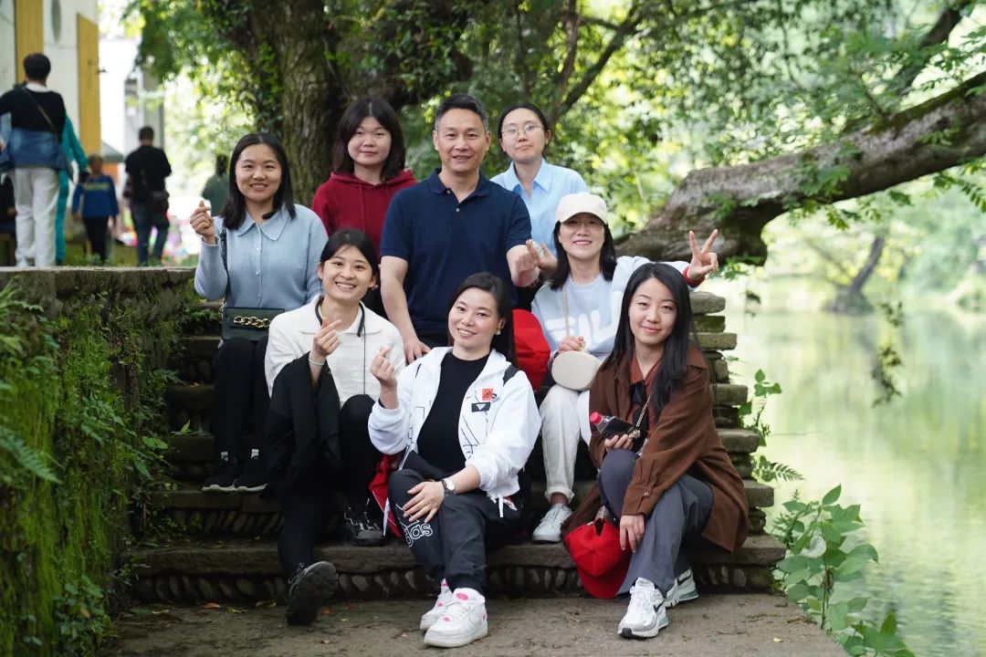 東方龍商務與春天有個約會！集團100余人赴安徽黃山“團建”，太嗨了！“奔跑二季度”——我們準備好了！