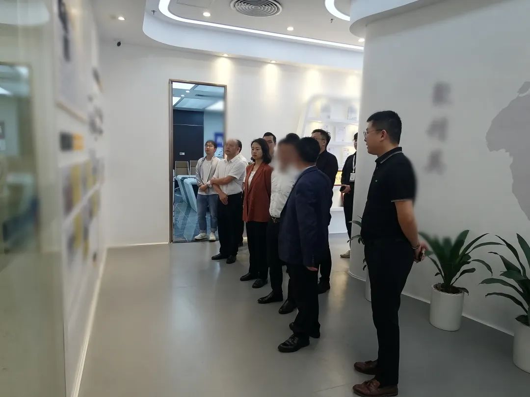 投資額30億，年產(chǎn)值100億！四川某地方政府園區(qū)黨工委書記帶隊(duì)實(shí)地參觀調(diào)研智能終端產(chǎn)業(yè)鏈生產(chǎn)投資選址項(xiàng)目