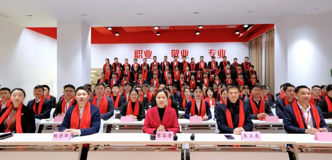 龍行龘龘，開拓新程！東方龍商務(wù)集團(tuán)舉行成立10周年暨2023年度總結(jié)表彰大會(huì)