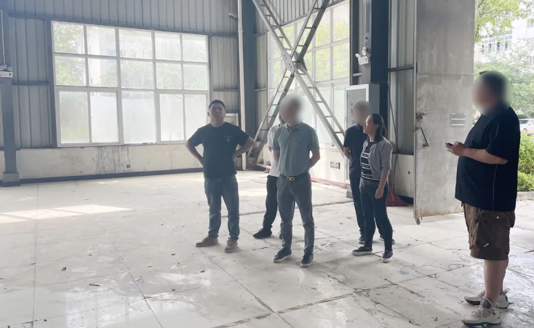 與國內(nèi)外一線服飾品牌長期合作！戶外服飾擴(kuò)建投資選址項(xiàng)目方反向考察云南某地方政府