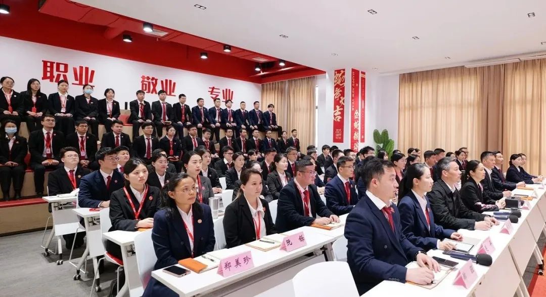 上海東方龍商務(wù)集團(tuán)召開一季度“開門紅”總結(jié)表彰暨“奔跑二季度”競賽動(dòng)員會(huì)